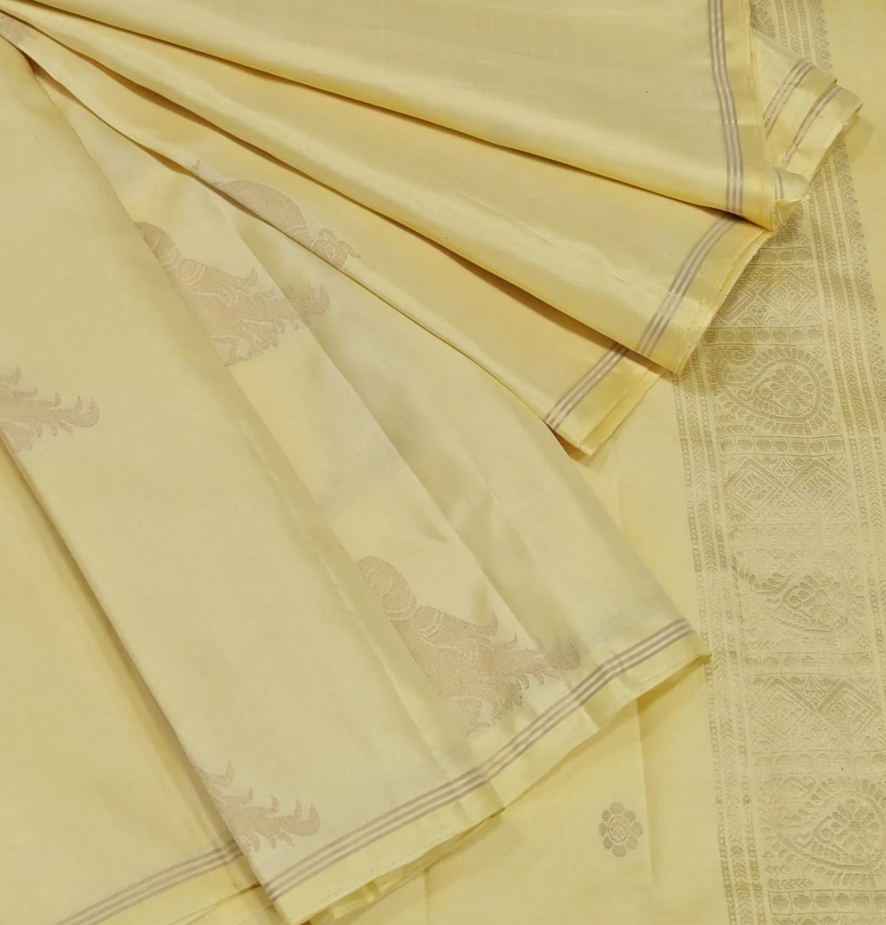 Cream Gold Elegant Traditional Soft Silk Saree with Subtle Woven Design
